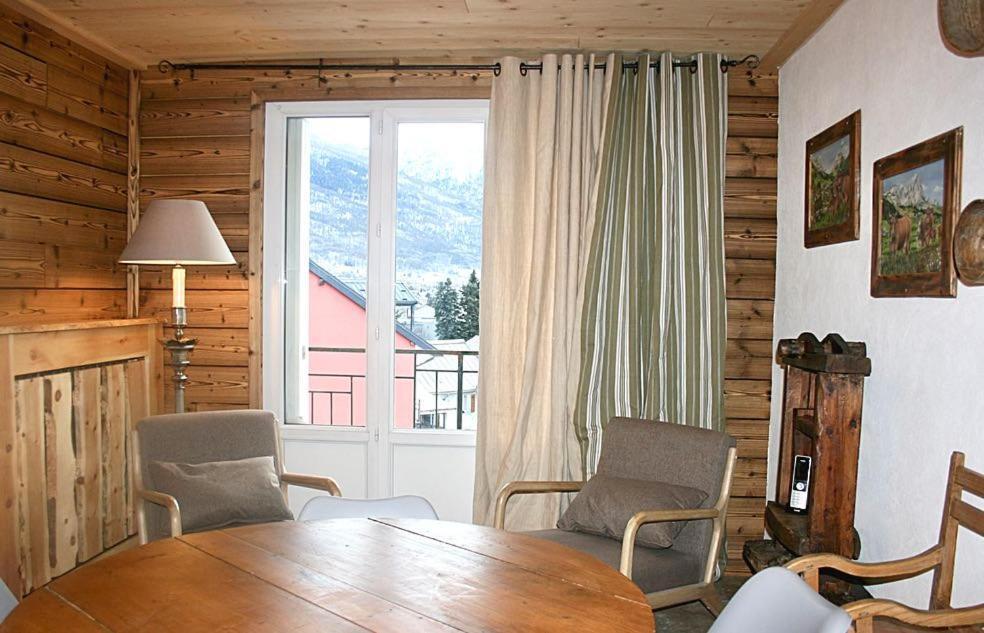 Hotel Restaurant De La Chaussee Briancon  Exterior photo